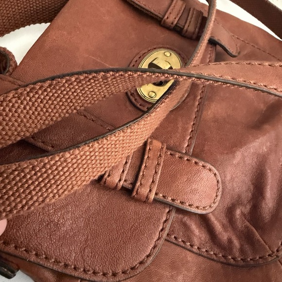 Fossil Leather Purse Crossbody Saddle Bag Brown Messenger Minimalist Key Charm - Picture 14 of 16